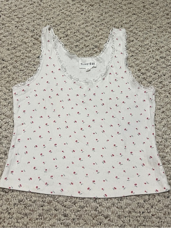 Olive & Oak Tops - Olive & Oak White Ditsy Ribbed Red Floral print Lace-Trim Camisole